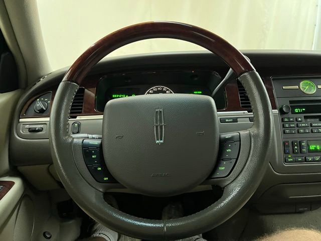 2005 Lincoln Town Car Signature Limited - Photo 38