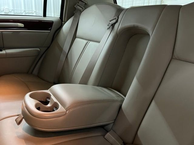 2005 Lincoln Town Car Signature Limited - Photo 19