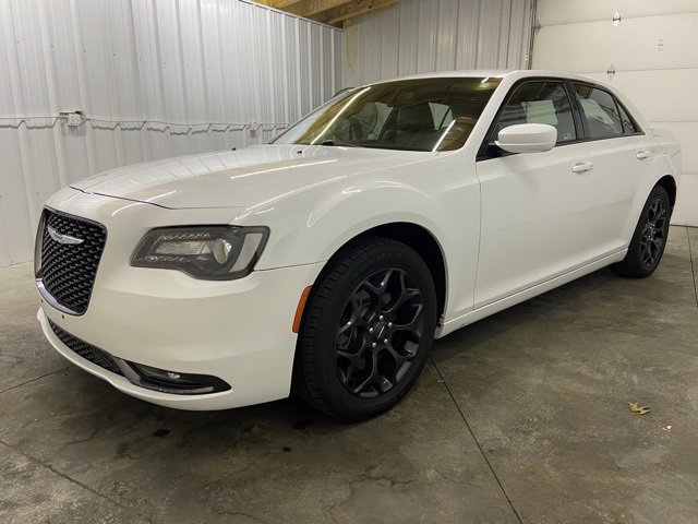 2019 Chrysler 300 photo 3