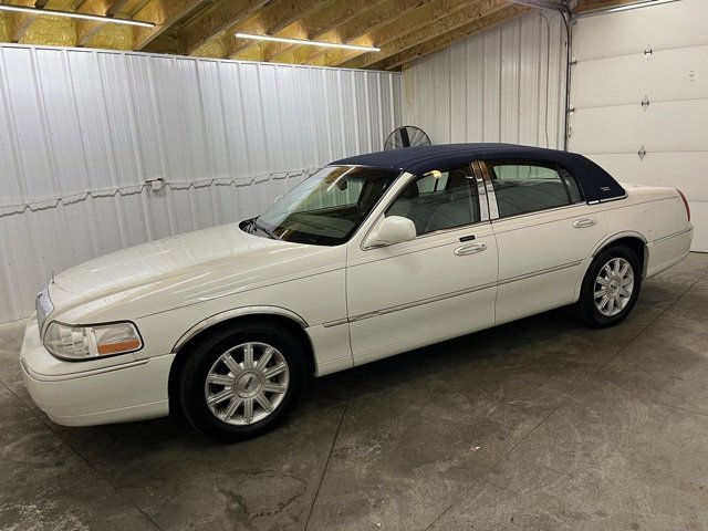 2005 Lincoln Town Car Signature Limited photo 4