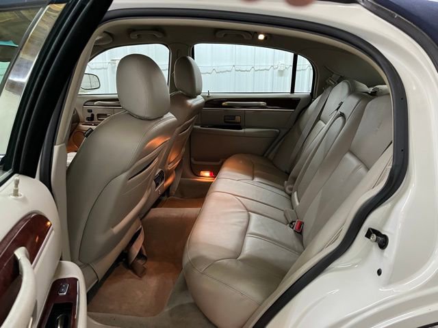 2005 Lincoln Town Car Signature Limited - Photo 17