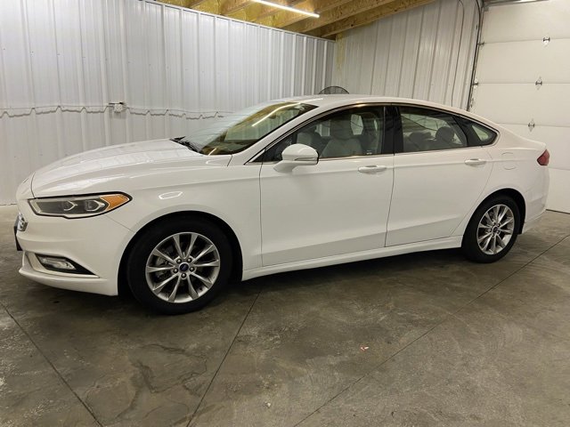 2017 Ford Fusion SE photo 4
