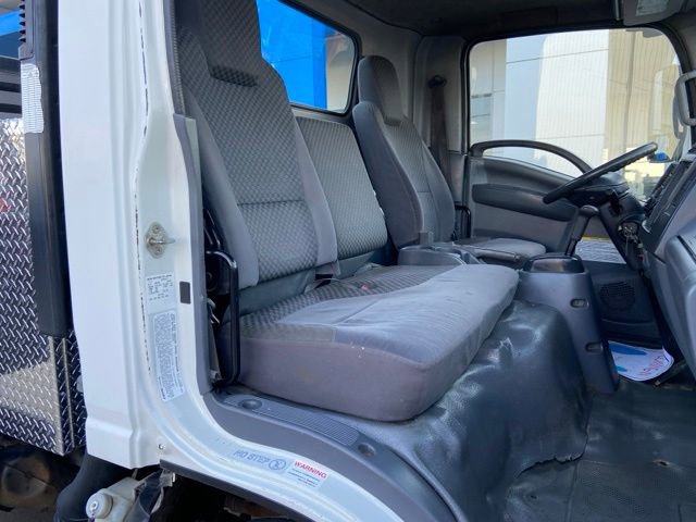2011 Isuzu NPR - Photo 15