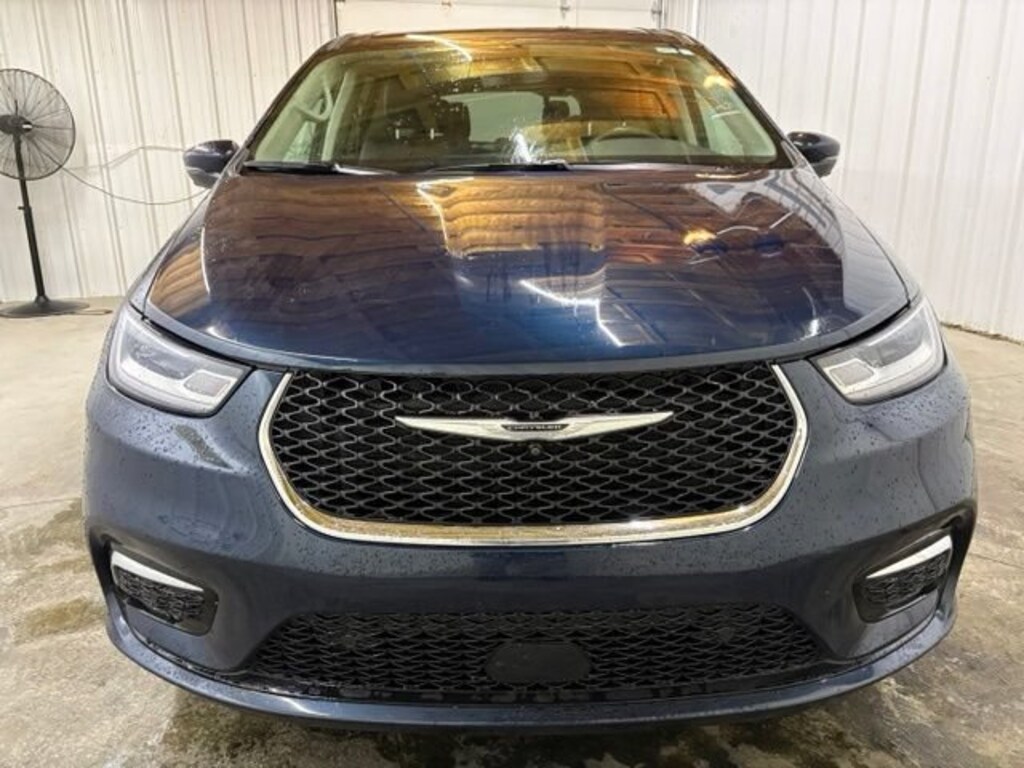 Used 2023 Chrysler Pacifica Touring L