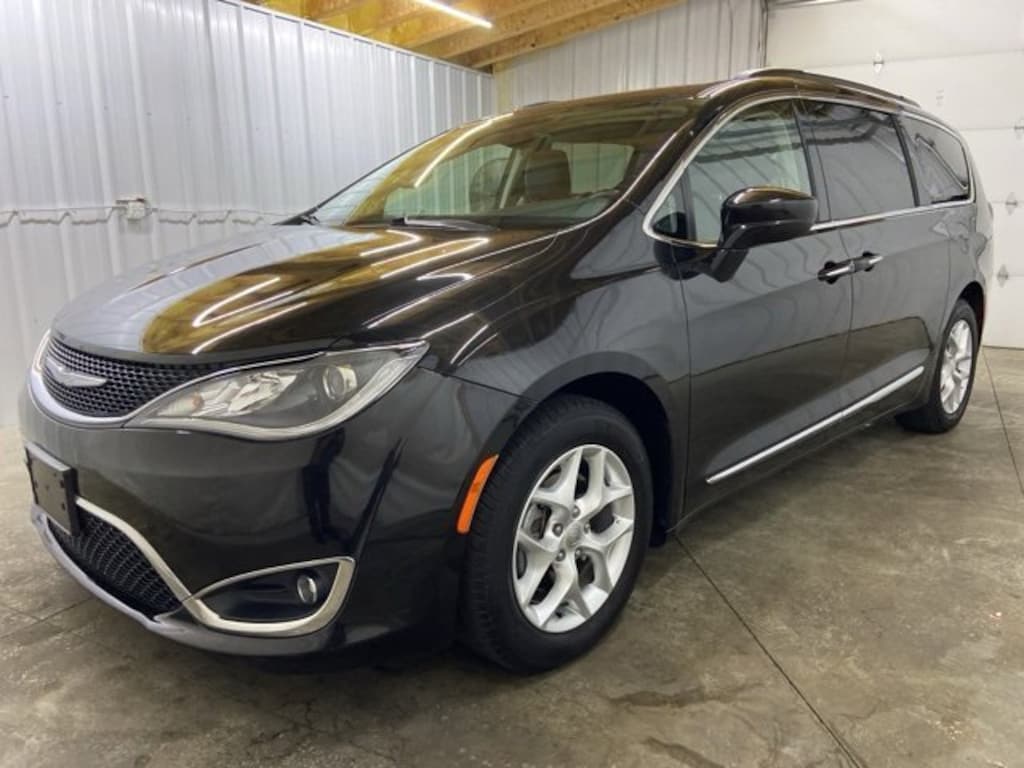 Used 2017 Chrysler Pacifica Touring-L