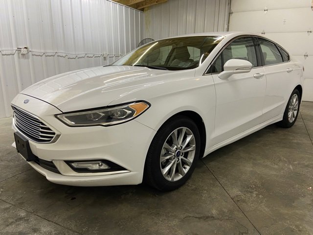 2017 Ford Fusion SE photo 3