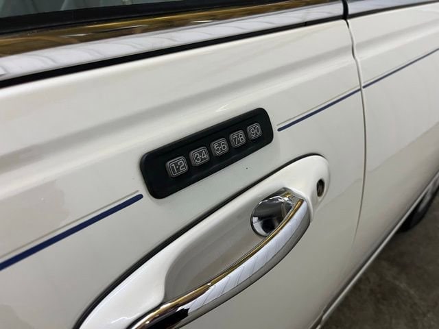 2005 Lincoln Town Car Signature Limited - Photo 6