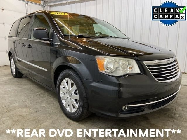 2014 Chrysler Town & Country Touring's photo