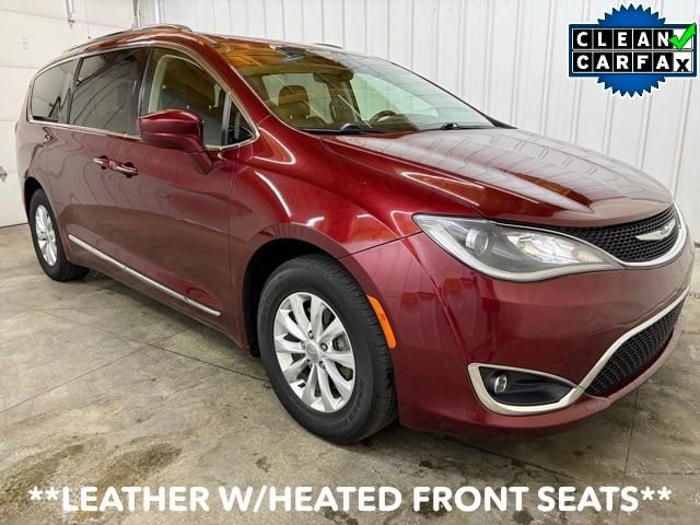 2018 Chrysler Pacifica Touring L's photo