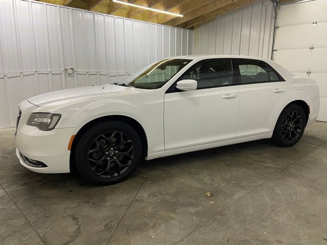 2019 Chrysler 300 photo 4