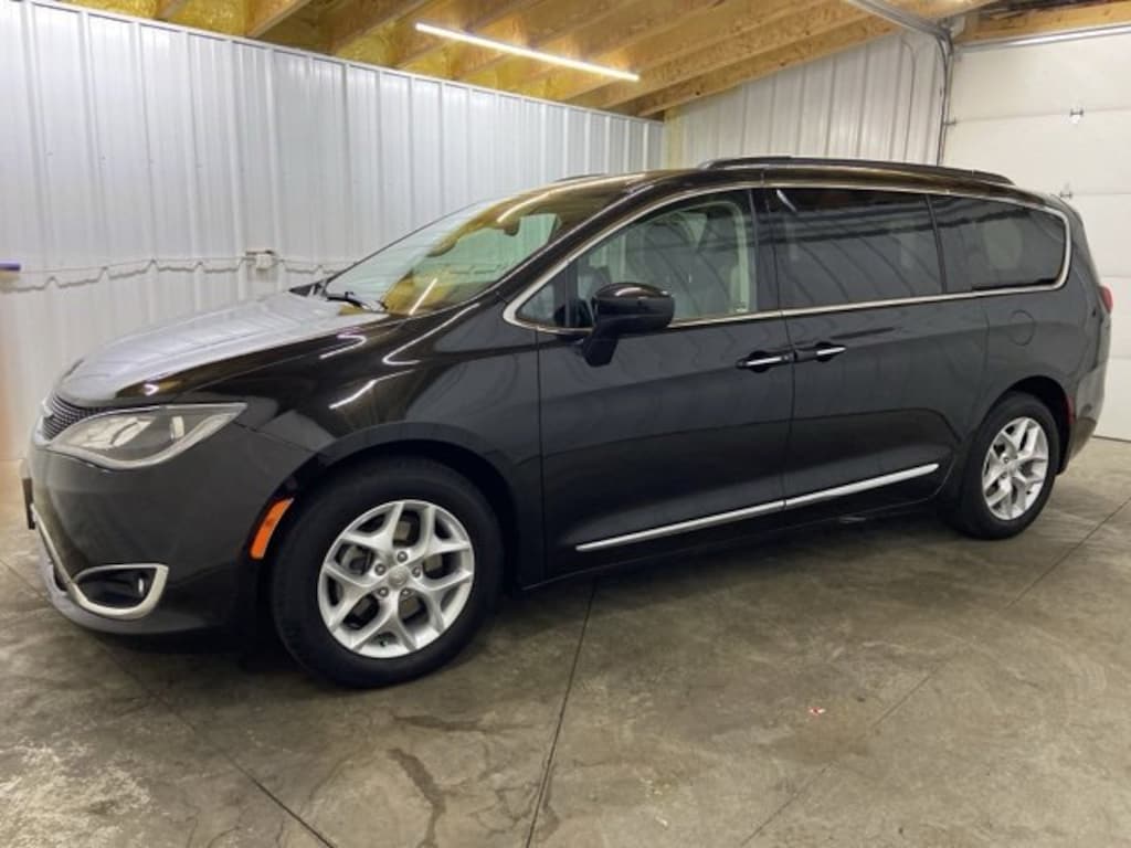 Used 2017 Chrysler Pacifica Touring-L