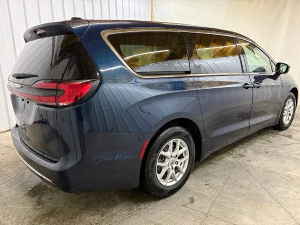 Used 2023 Chrysler Pacifica Touring L