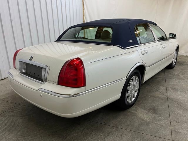 2005 Lincoln Town Car Signature Limited - Photo 7