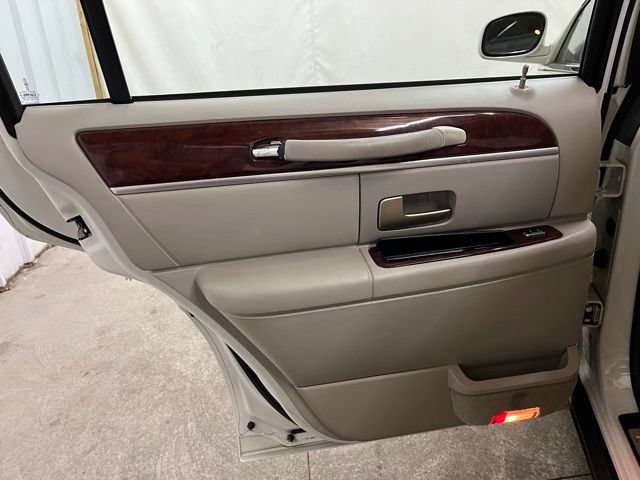 2005 Lincoln Town Car Signature Limited - Photo 20