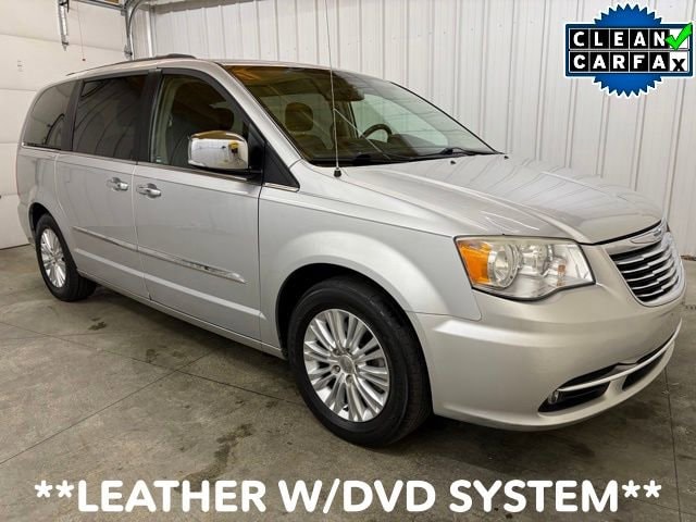 2012 Chrysler Town & Country Touring-L's photo