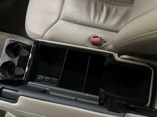 2005 Lincoln Town Car Signature Limited - Photo 37