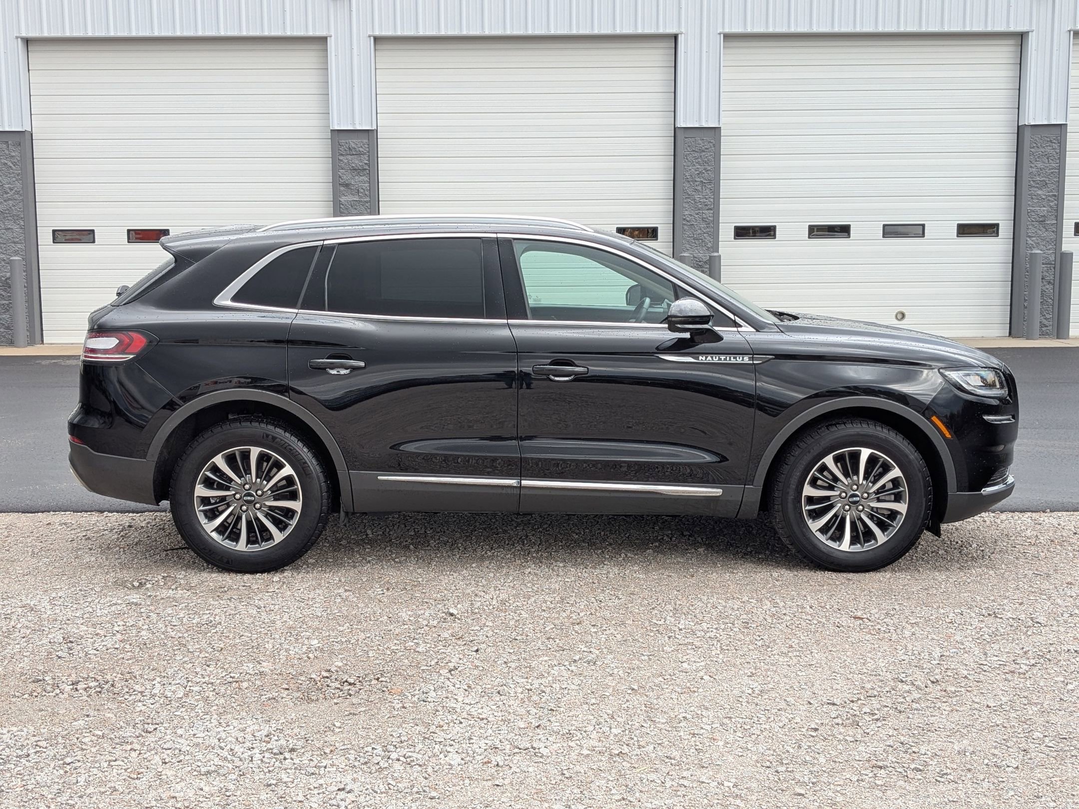 2023 Lincoln Nautilus Standard photo 2