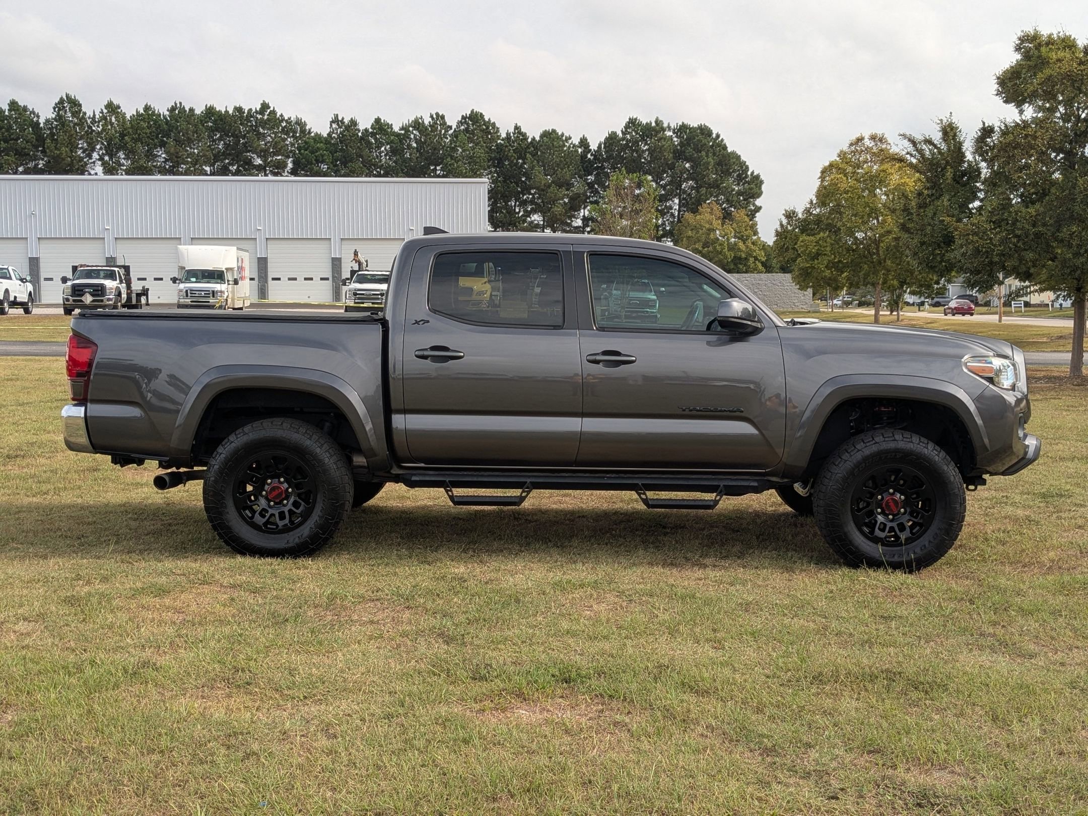 2019 Toyota Tacoma V6 photo 2