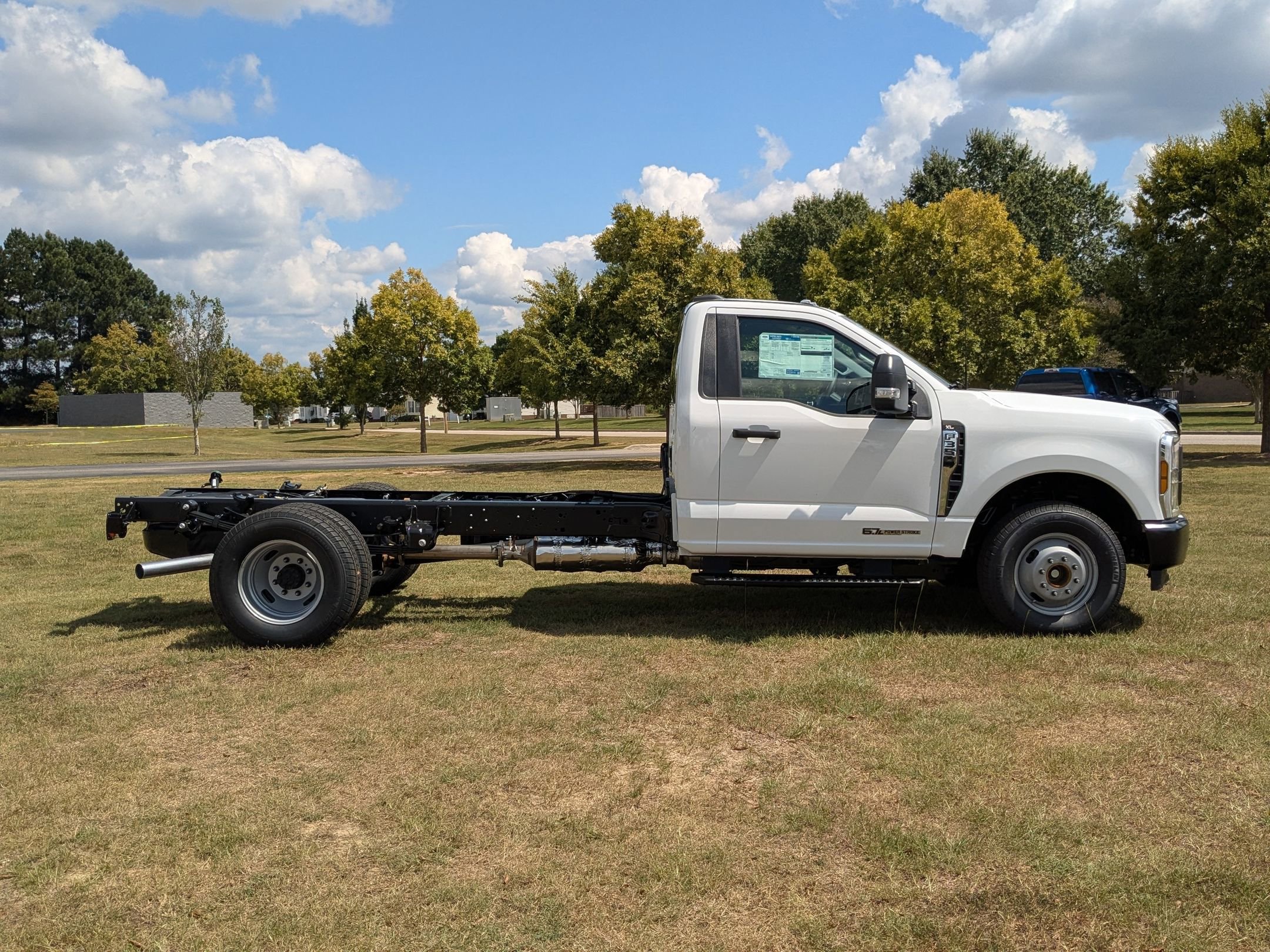 2026 Ford F-350 photo 2