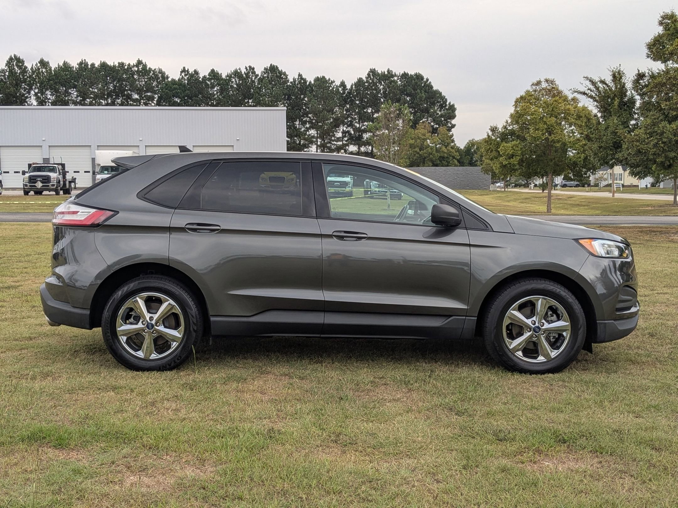 2019 Ford Edge SE photo 2