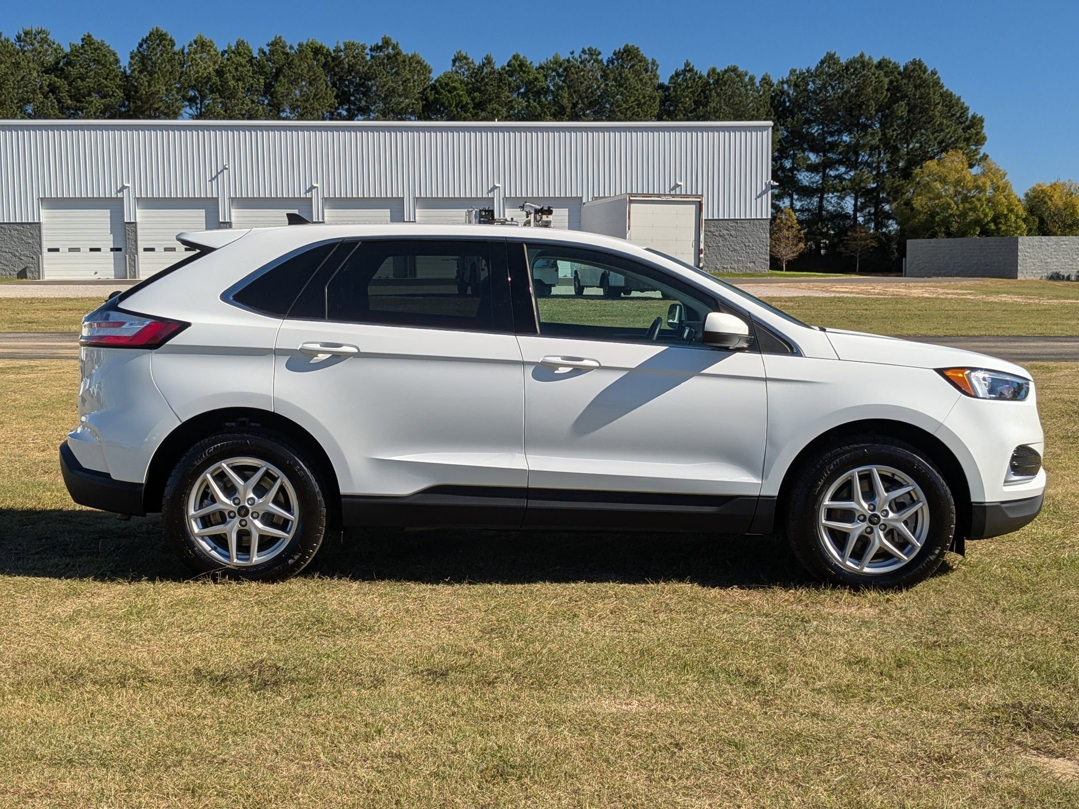 2024 Ford Edge SEL photo 2