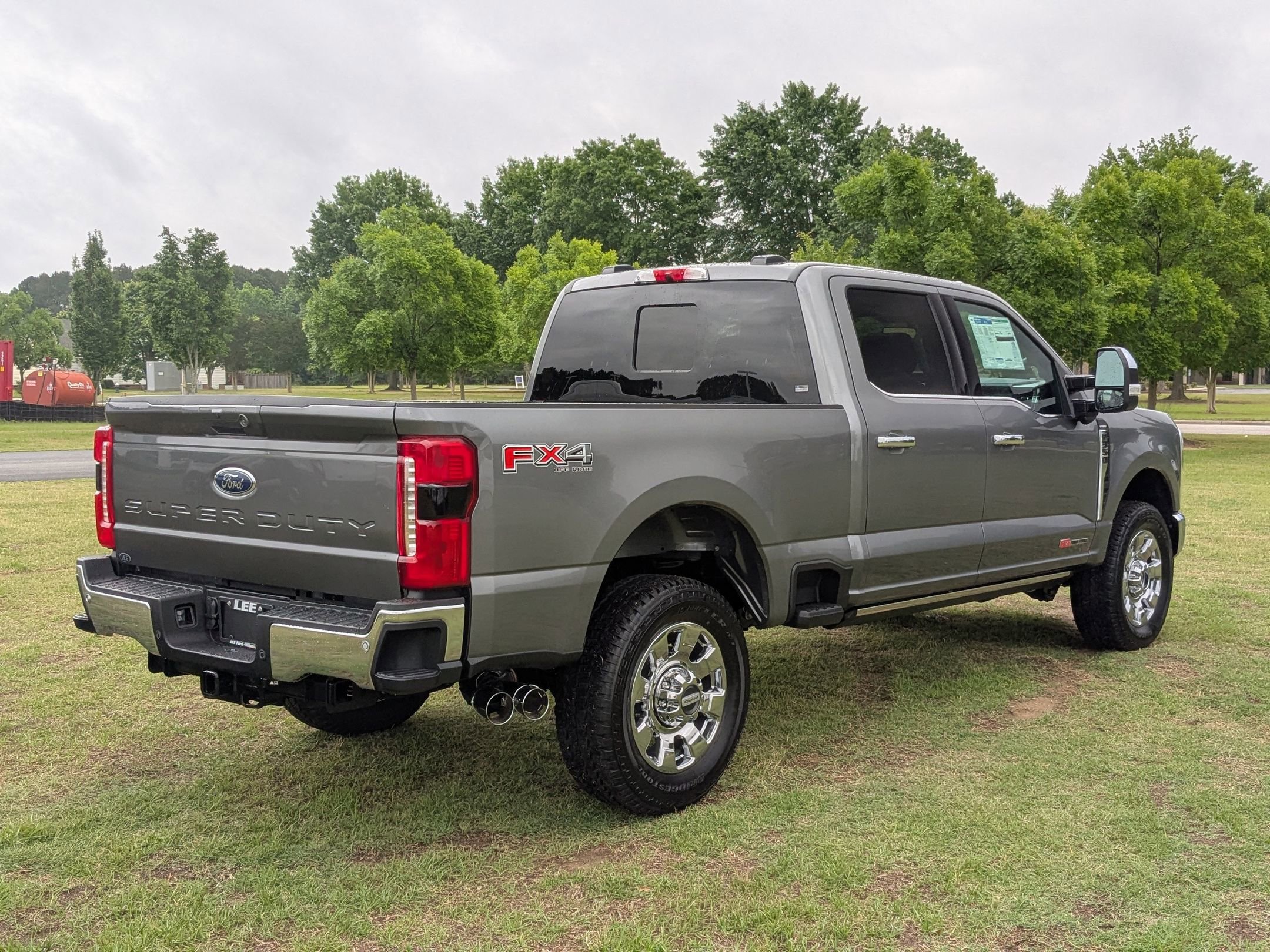 2025 Ford F-350 photo 3