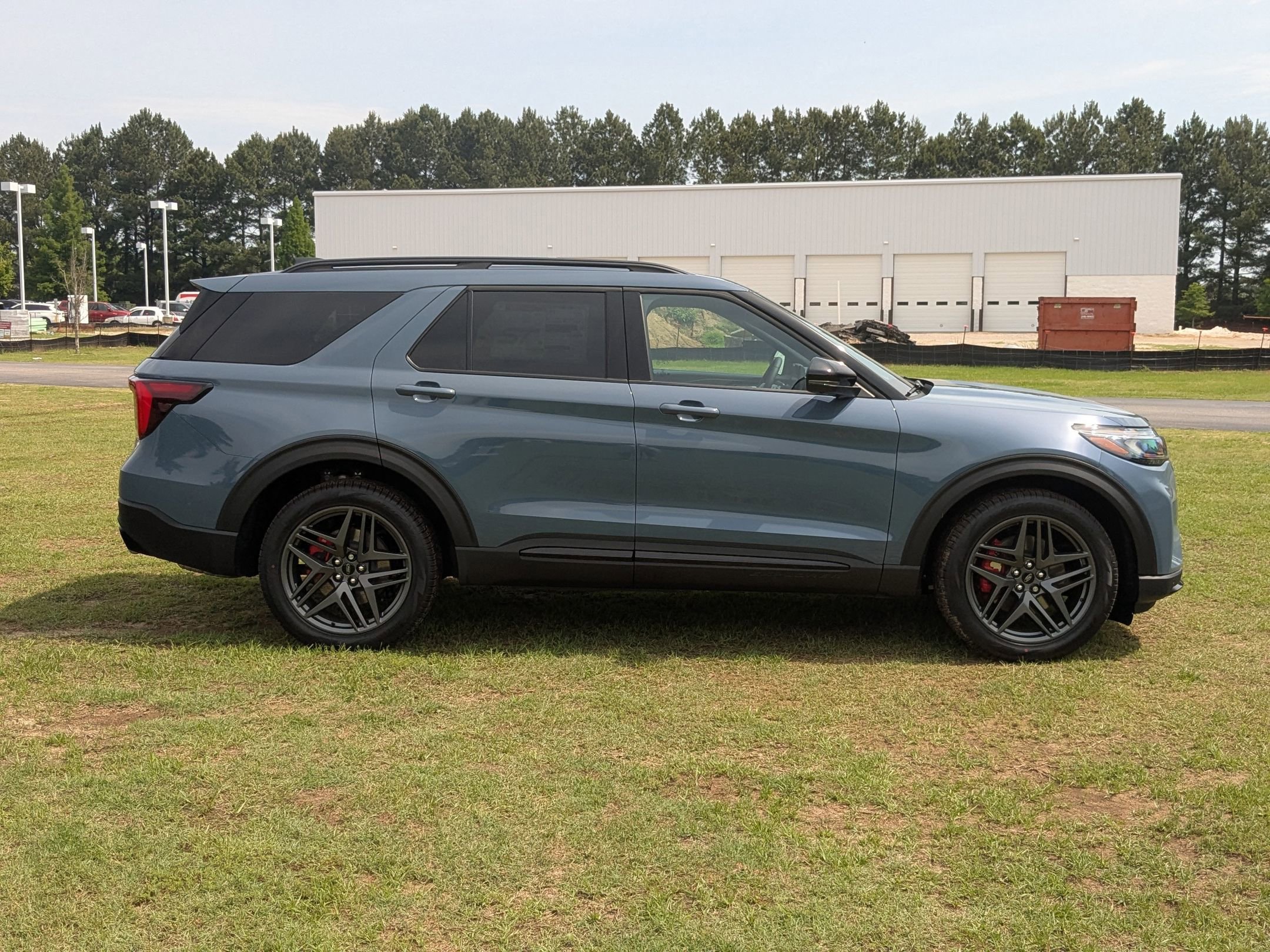 2025 Ford Explorer ST photo 2