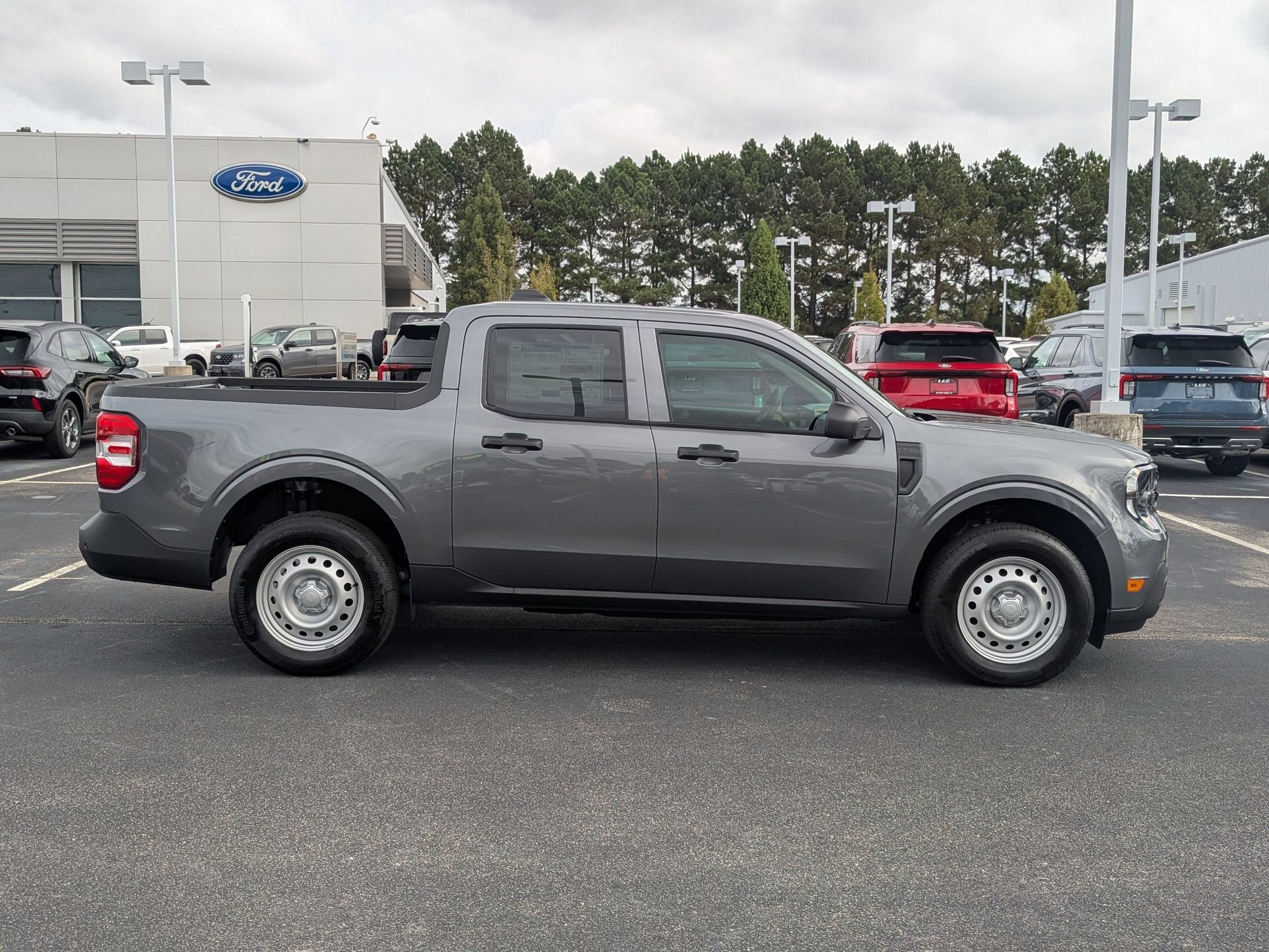 2025 Ford Maverick XL photo 2