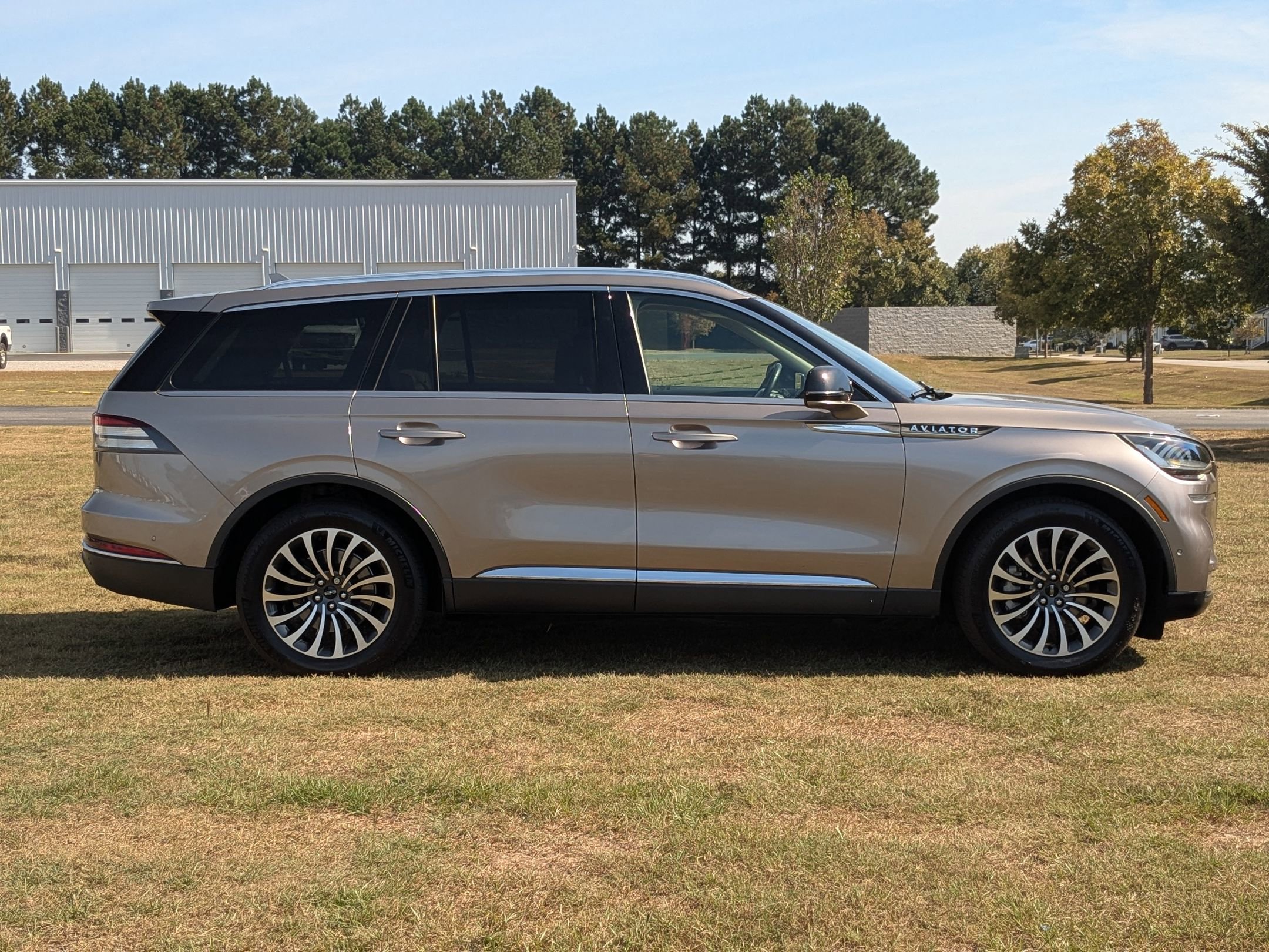 2020 Lincoln Aviator Reserve photo 2