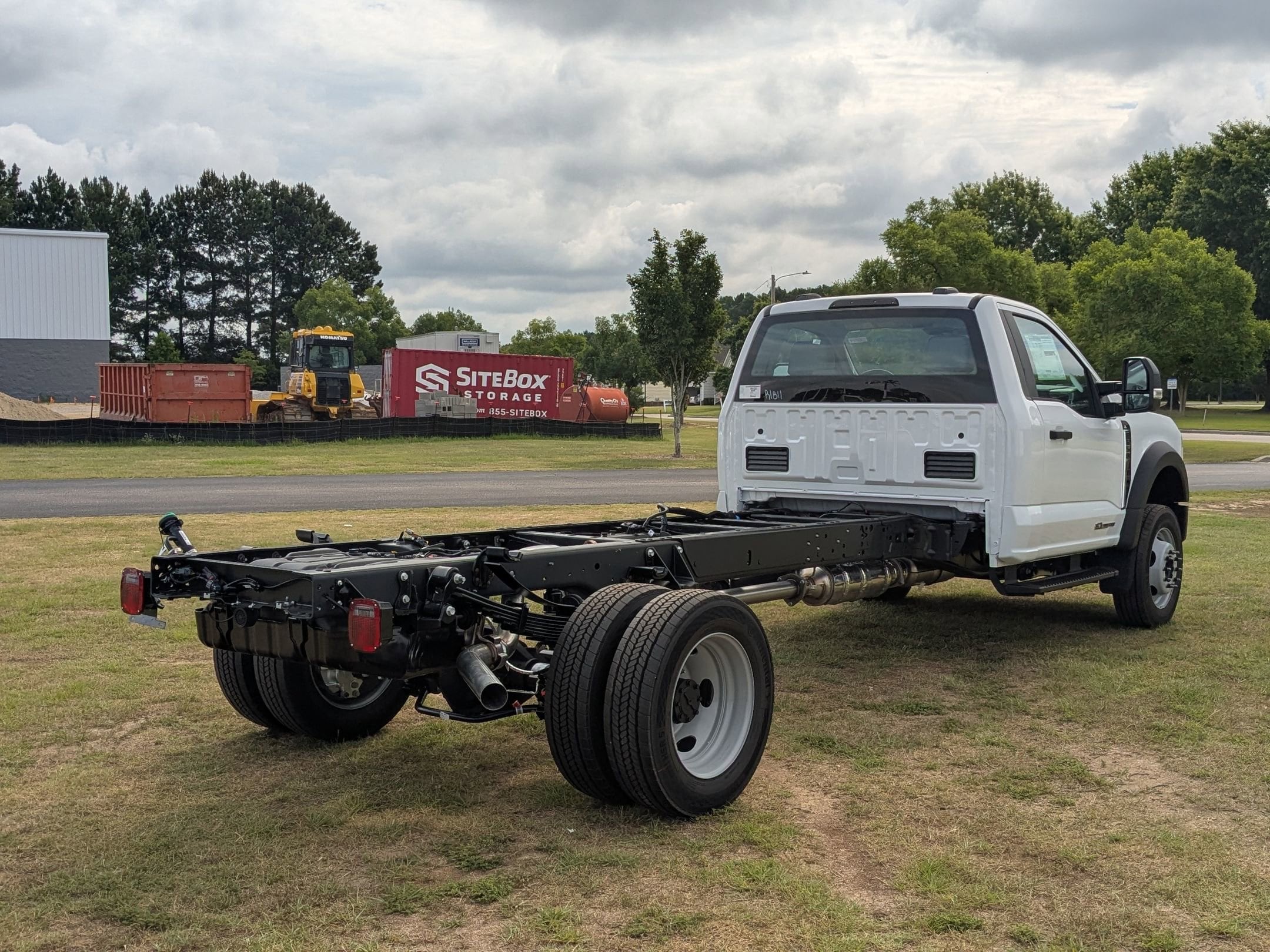 2025 Ford F-550 photo 3
