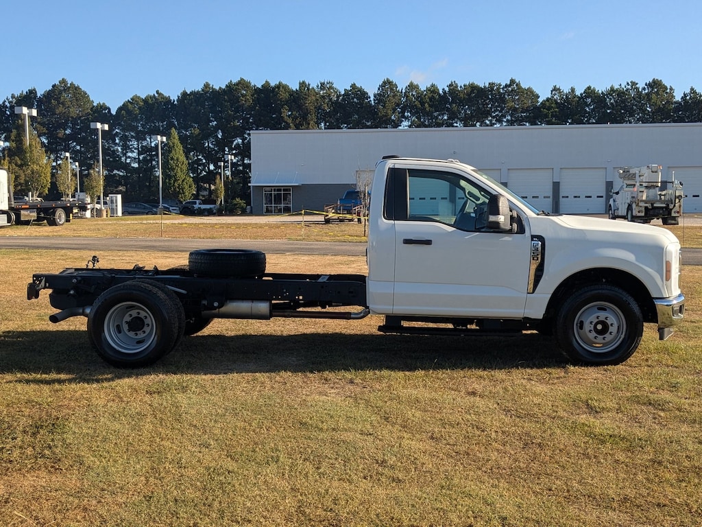 New 2025 Ford F-350SD XL XL 2WD Reg Cab 169 WB 84 CA