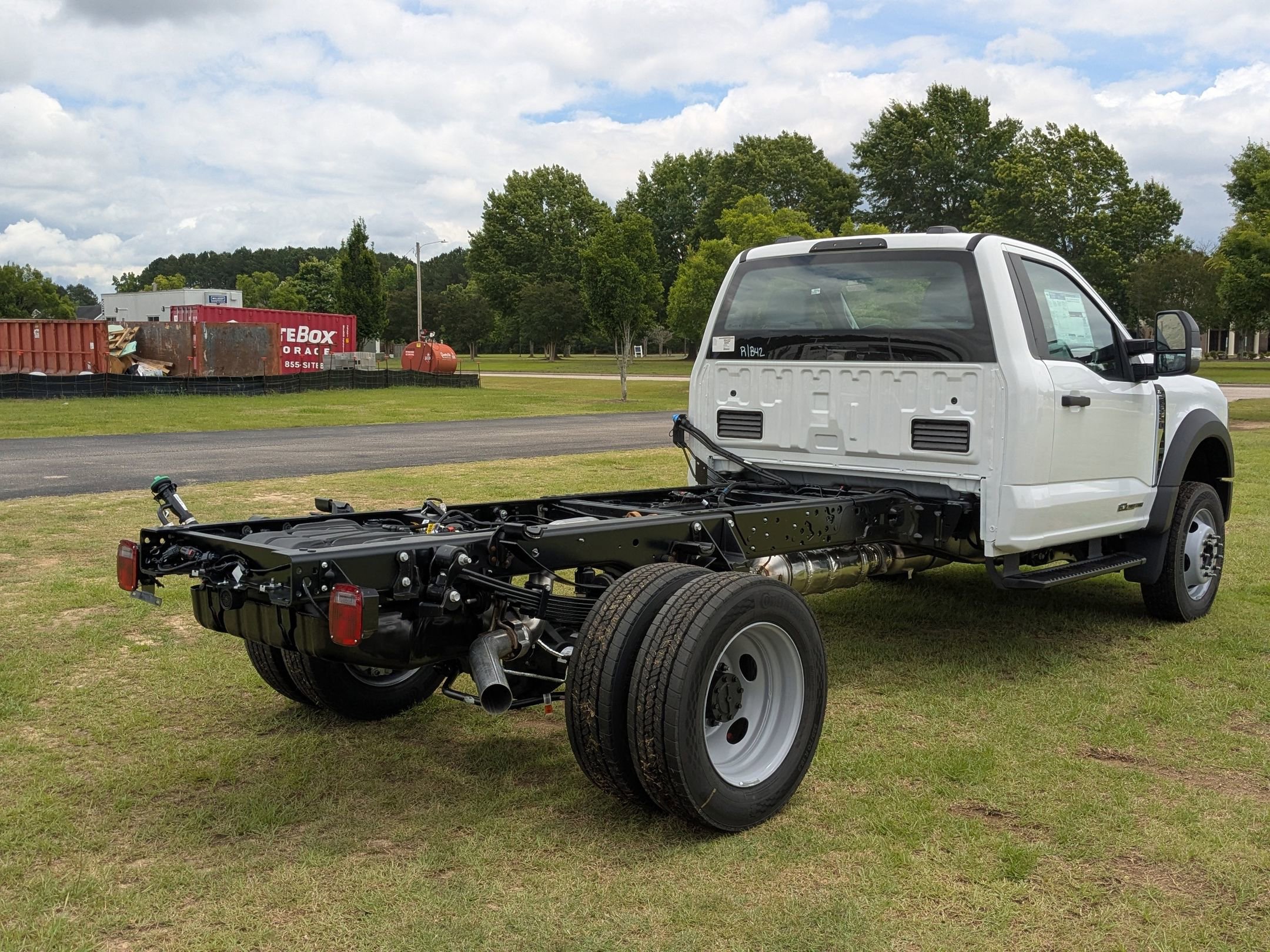 2025 Ford F-550 photo 3