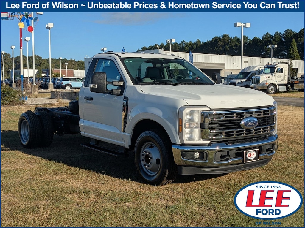 New 2025 Ford F-350SD XL XL 2WD Reg Cab 169 WB 84 CA