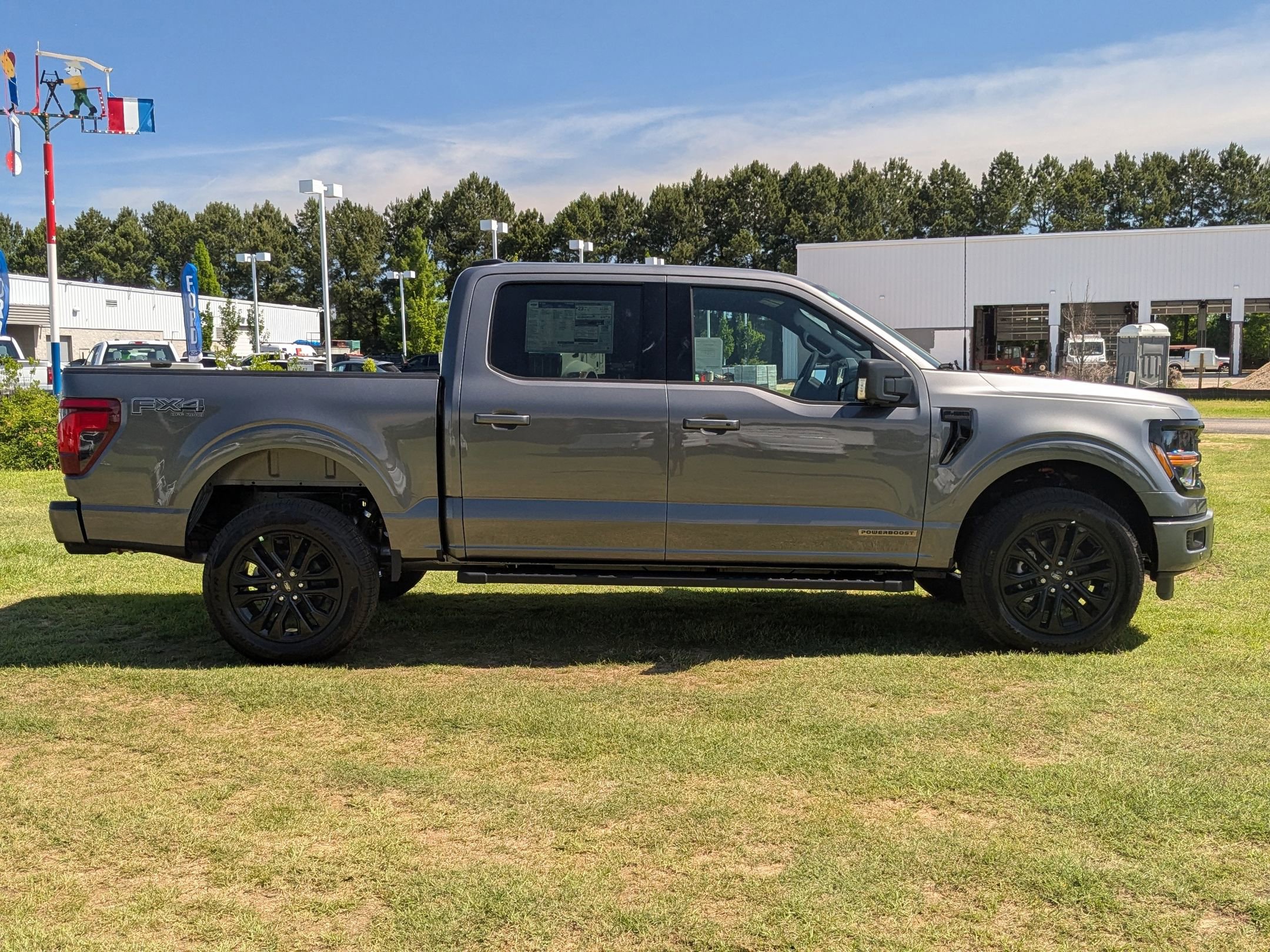 2025 Ford F-150 XLT photo 2