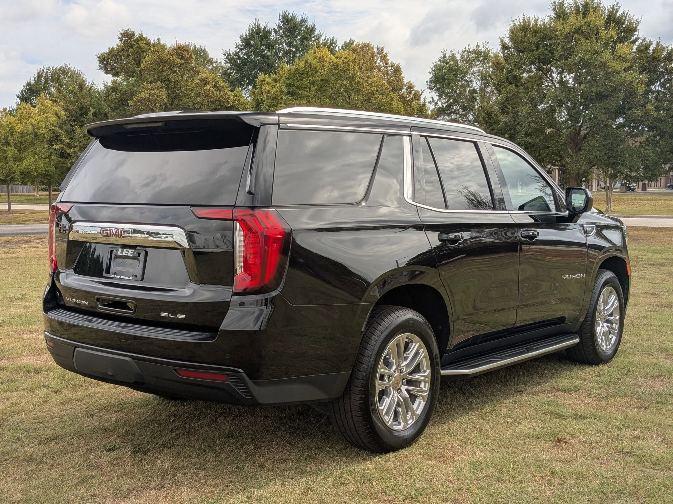 2022 Gmc Yukon SLE photo 3