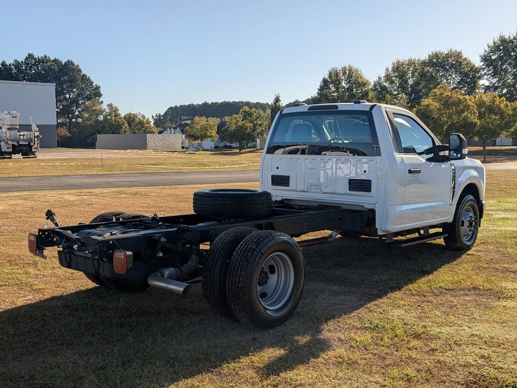 New 2025 Ford F-350SD XL XL 2WD Reg Cab 169 WB 84 CA
