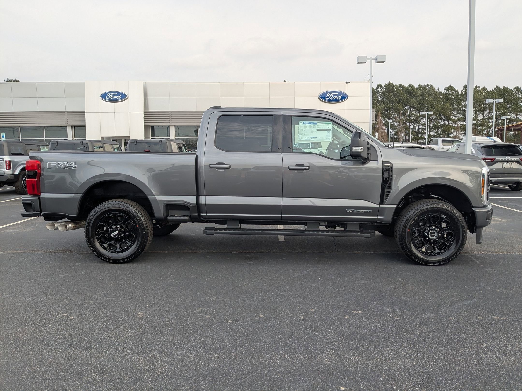 2025 Ford F-250 photo 2