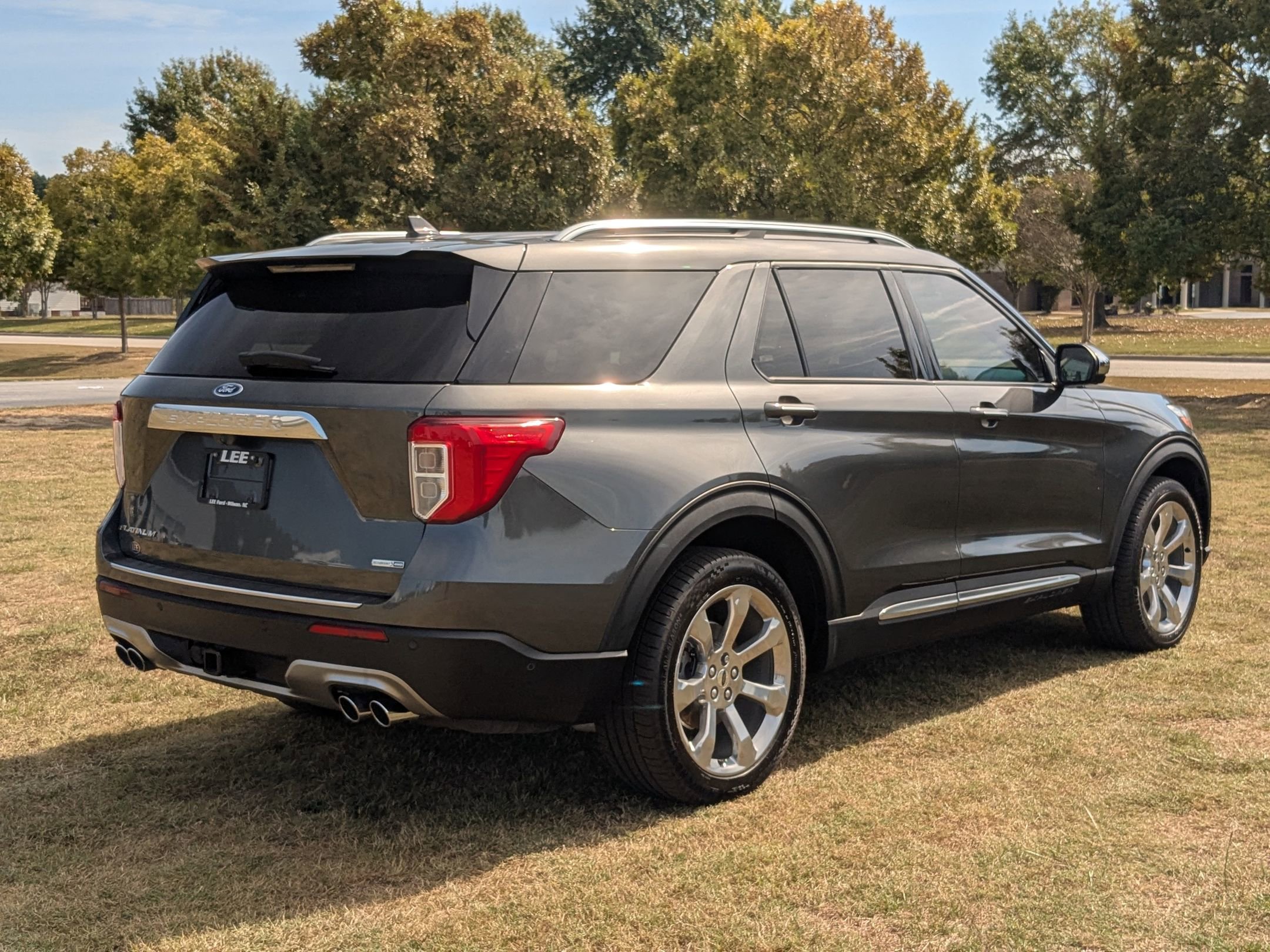 2020 Ford Explorer Platinum photo 2