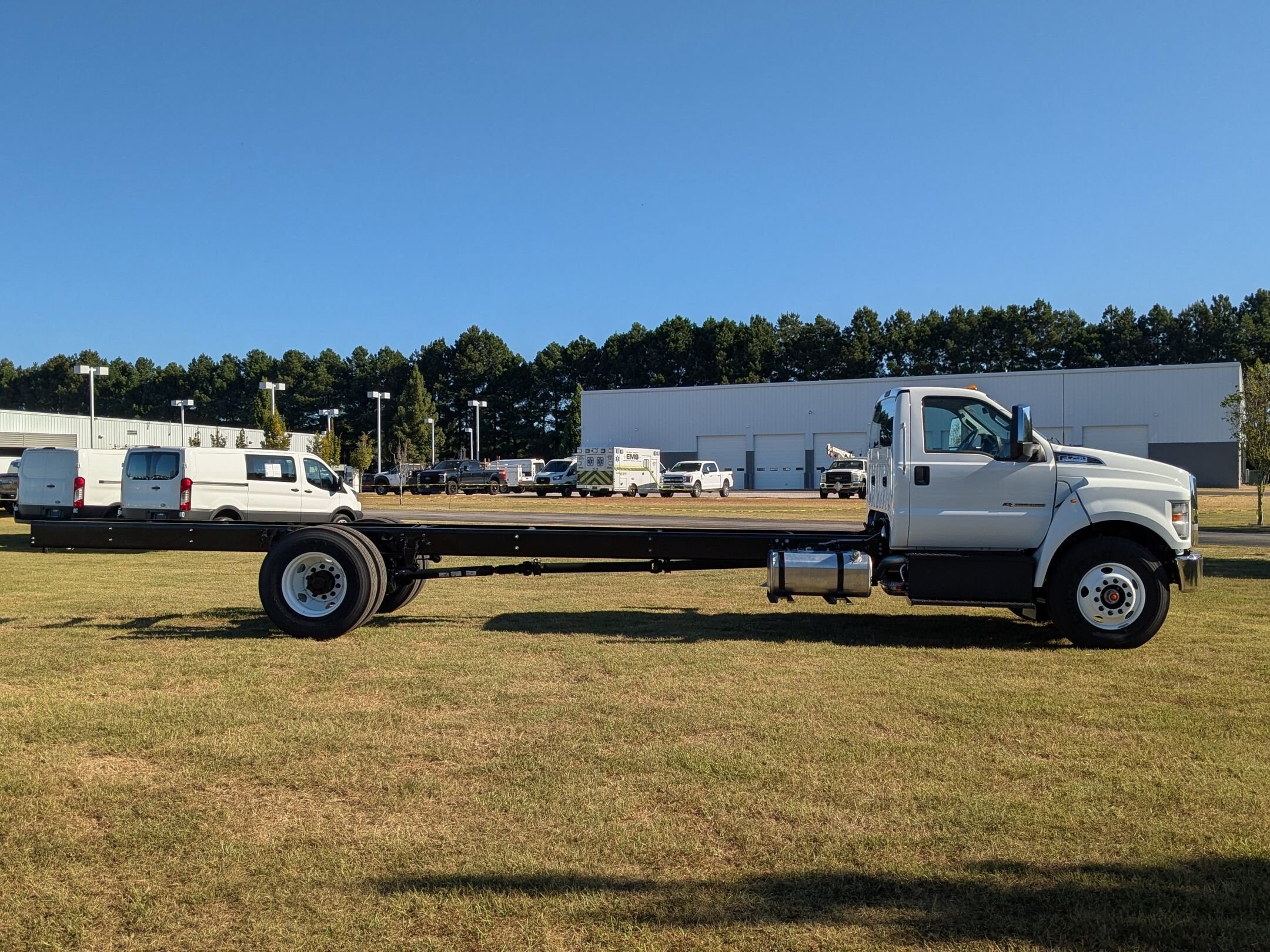 2026 Ford F-750 photo 2