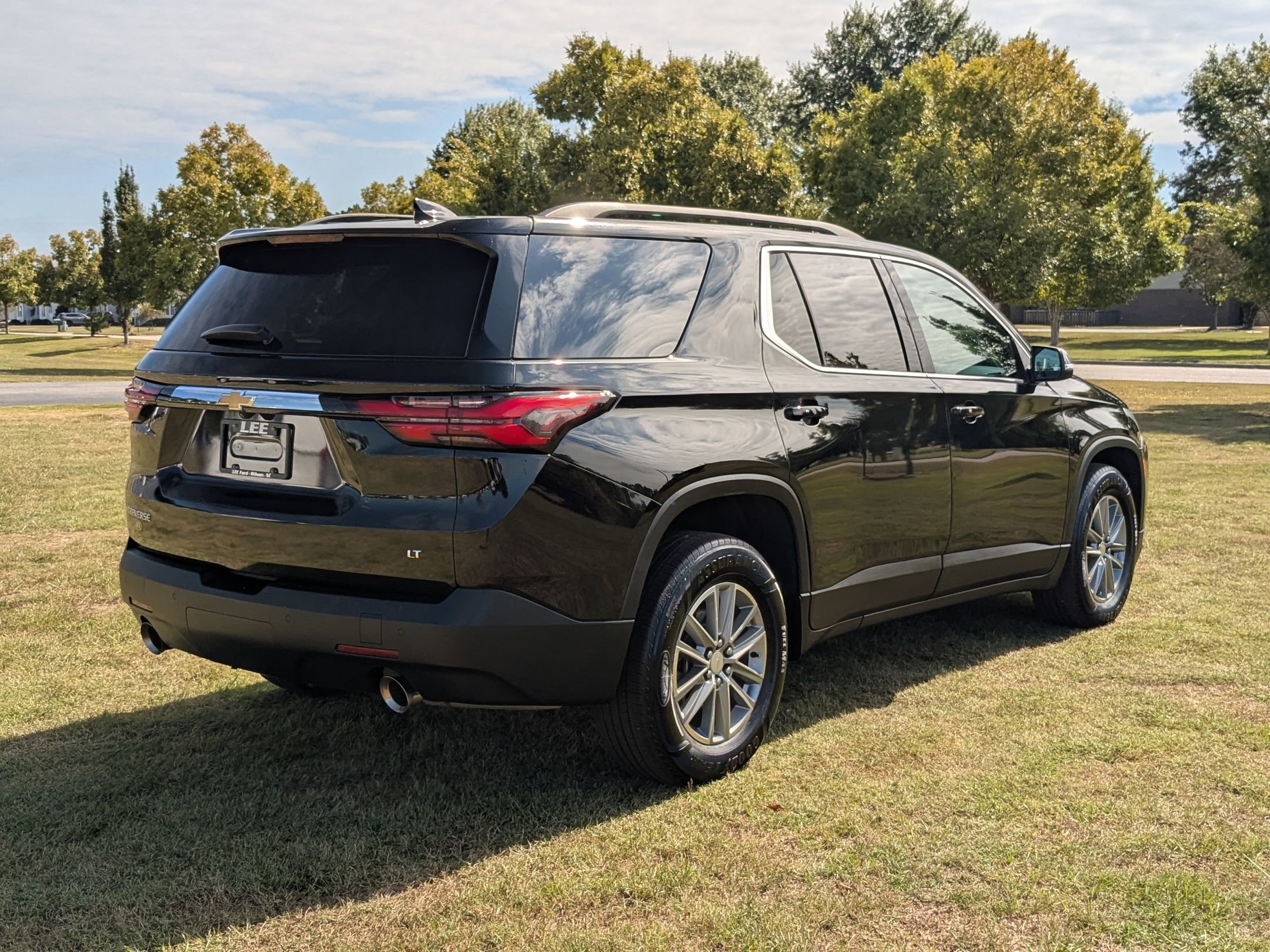 2022 Chevrolet Traverse Leather photo 2