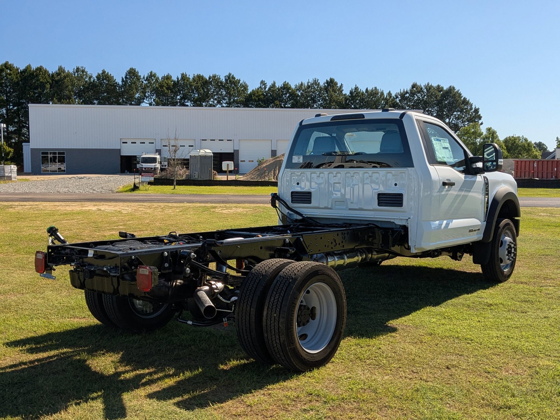 2025 Ford F-450 photo 3