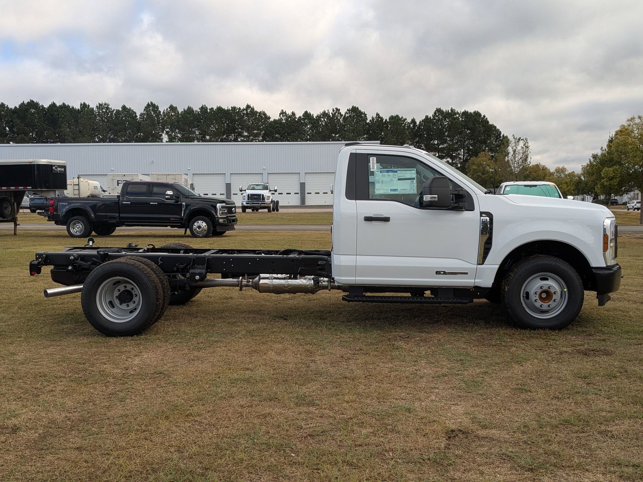 2026 Ford F-350 photo 2