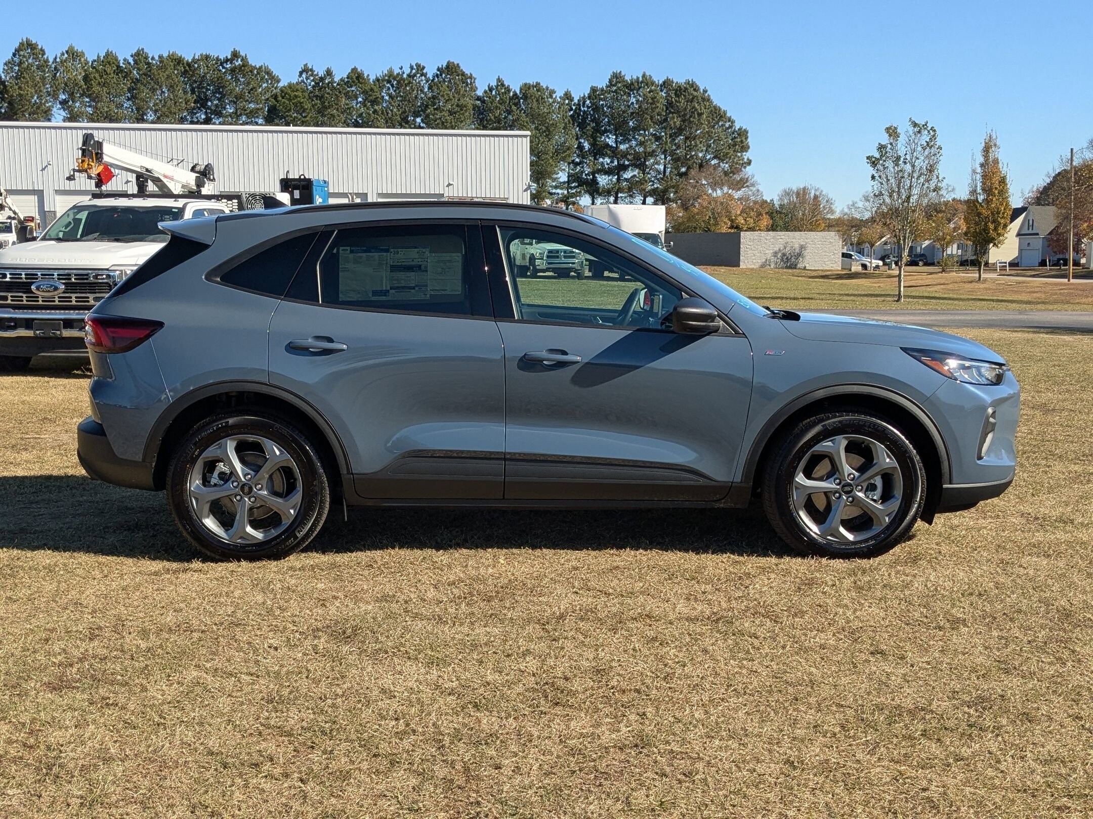 2025 Ford Escape Hybrid ST-Line photo 2
