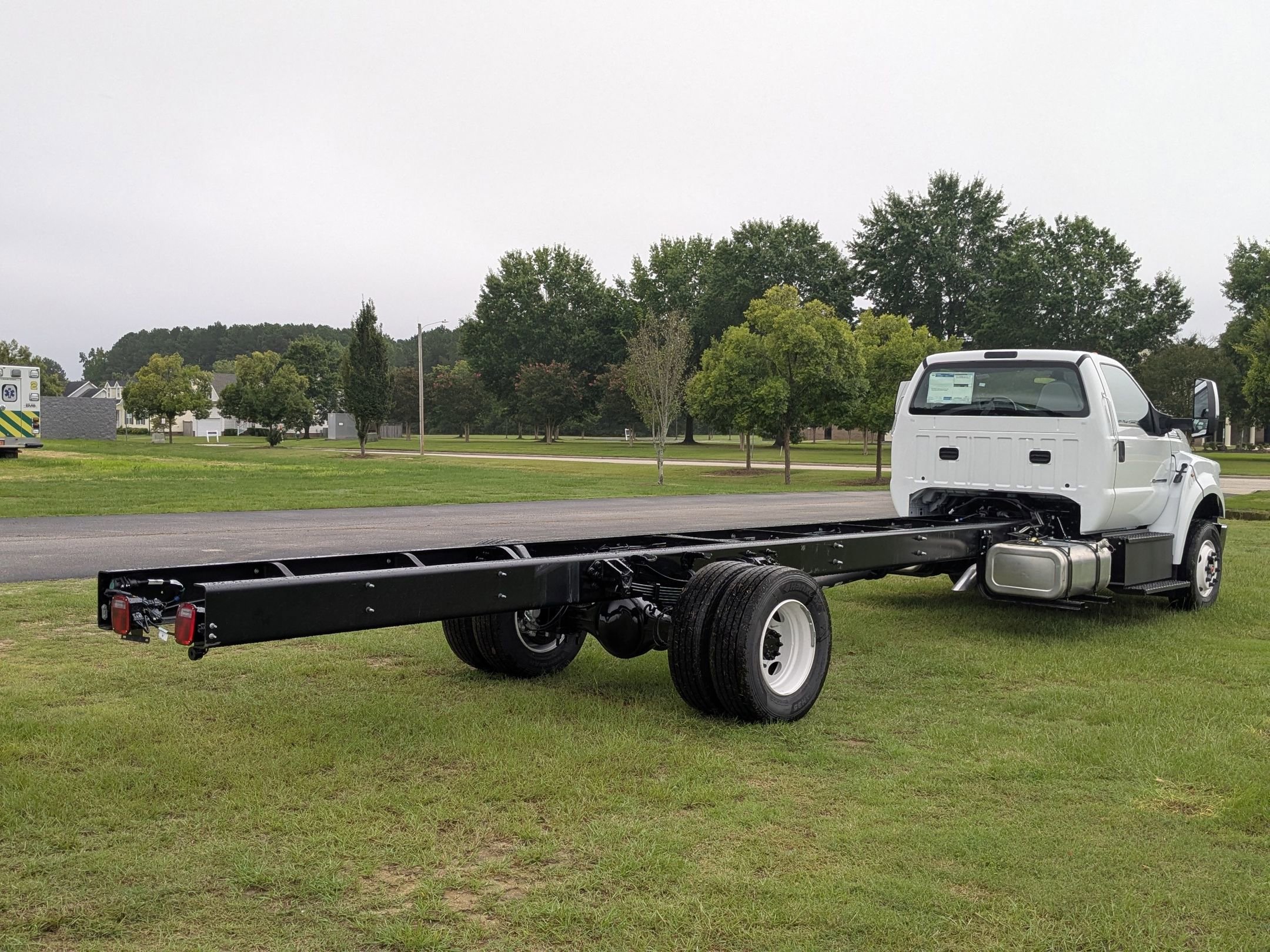 2026 Ford F-650 photo 3