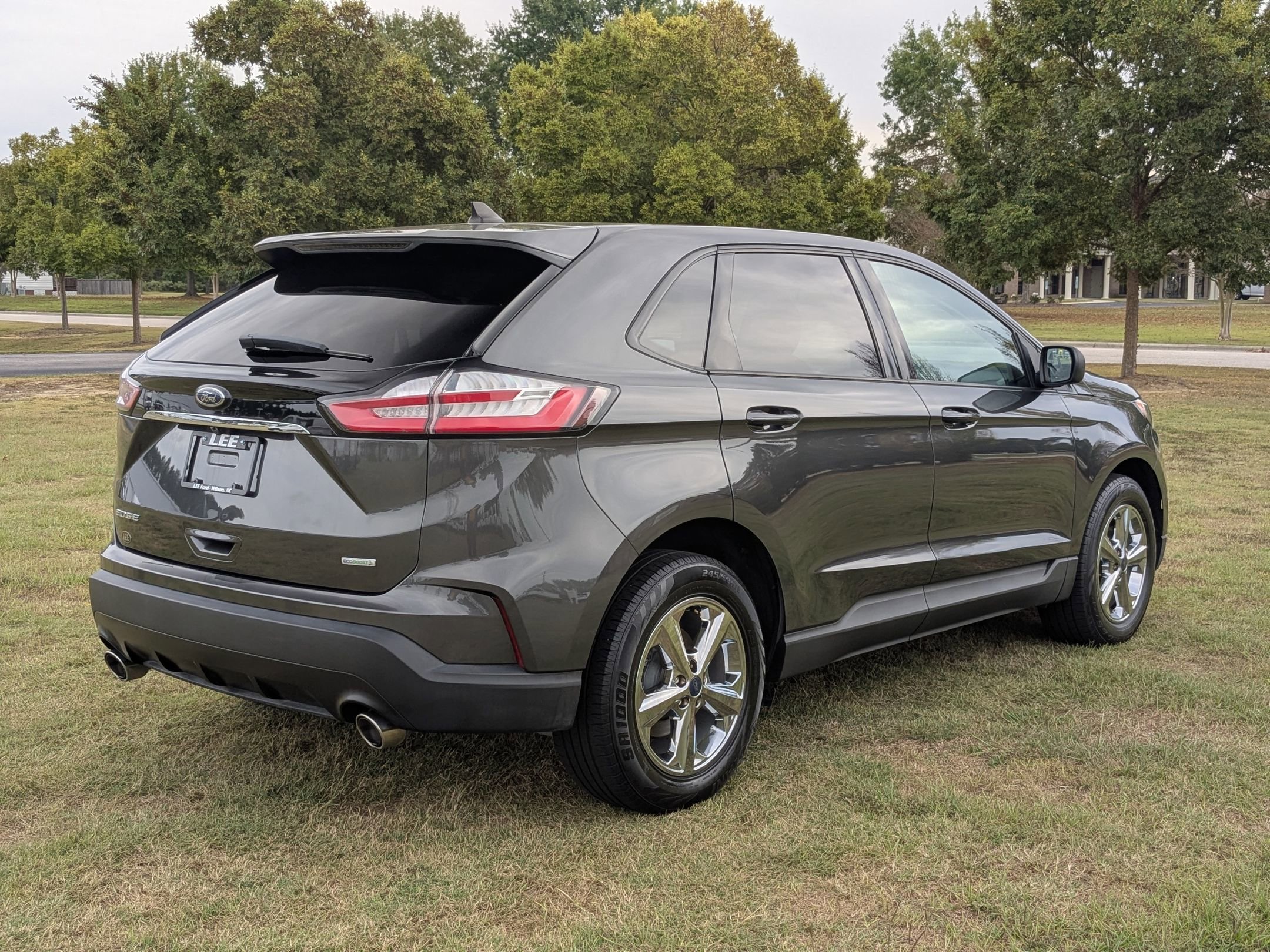 2019 Ford Edge SE photo 3