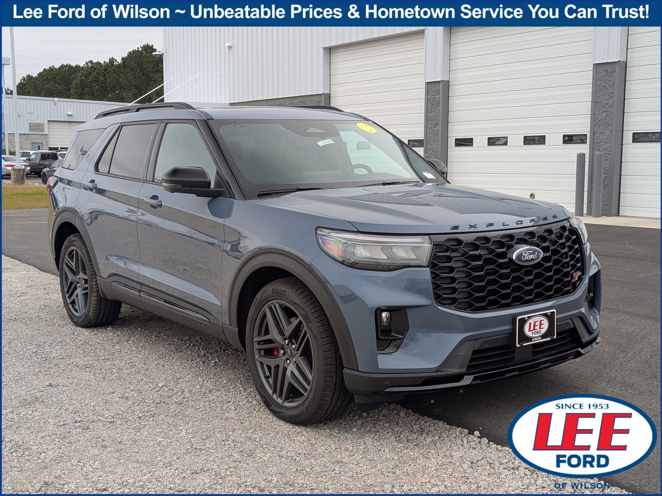 2025 Ford Explorer ST's photo