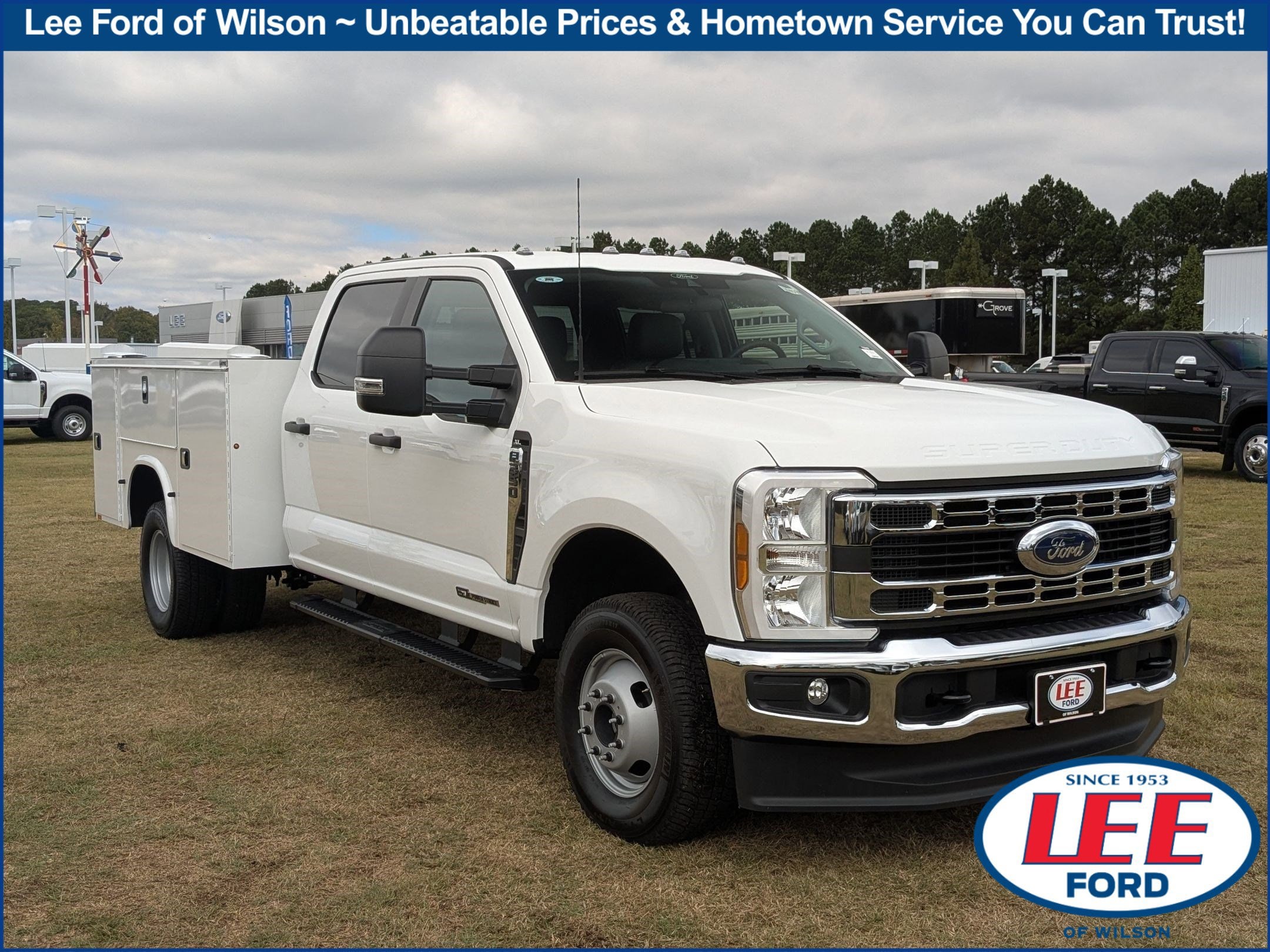 2025 Ford F-350 Super Duty Chassis Cab XL's photo