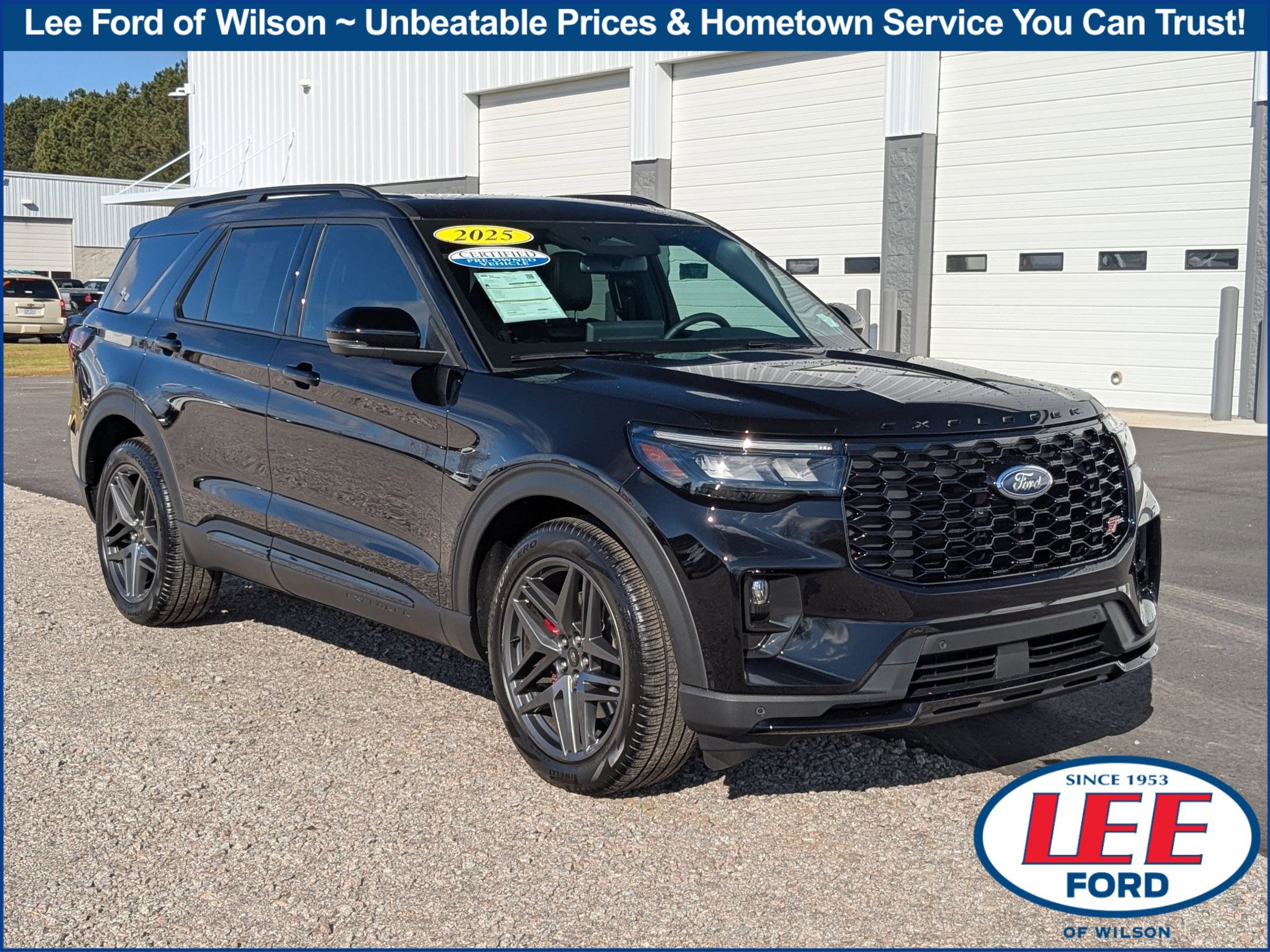 2025 Ford Explorer ST's photo