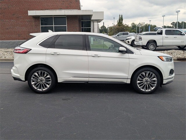2020 Ford Edge Titanium photo 2
