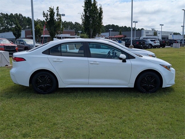 2022 Toyota Corolla LE photo 2